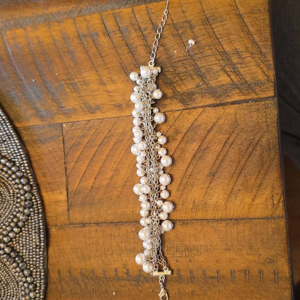 Elegant Pearl and Silver Bracelet